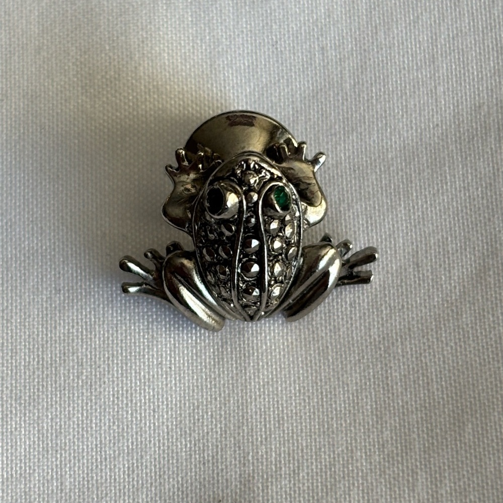 Avon Vintage Frog Brooch | Articulated Frog Pin | Green Rhinestone Eyes